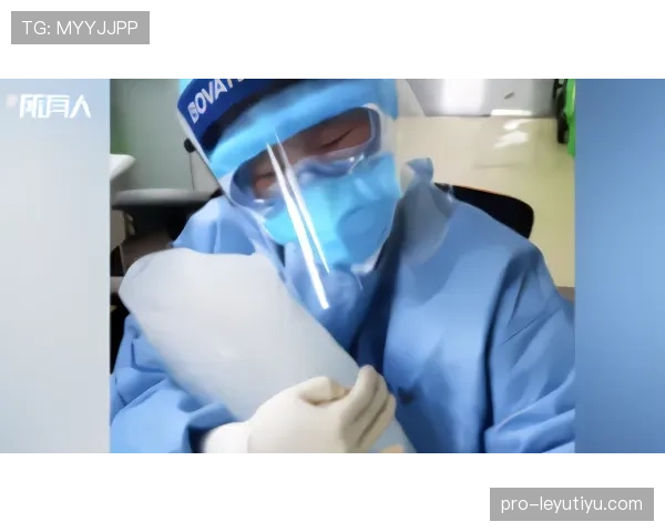 林孝埈训练完直接啃冰块降温,这自律狠人连喝水都算卡路里? 林孝埈训练完直接啃冰块降温,这自律狠人连喝水都算卡路里?