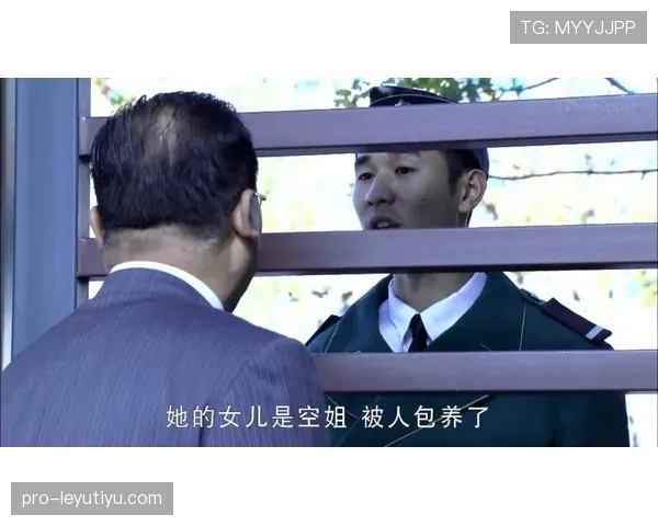 街角看到翁泓阳背的那只包,瞬间怀疑自己工资算零花钱了 街角看到翁泓阳背的那只包,瞬间怀疑自己工资算零花钱了